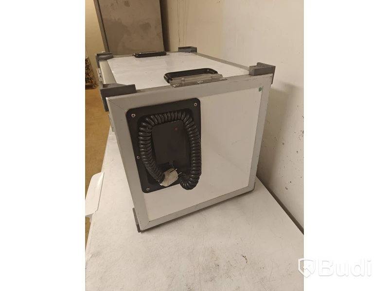 Hot box, insulated container
