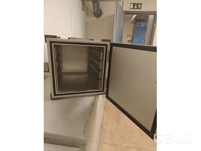 Hot box, insulated container