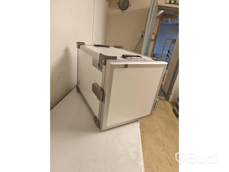 Hot box, insulated container
