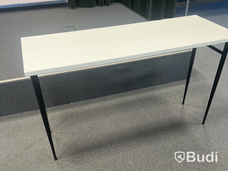 38 st konferensbord/skrivbord, vit laminat, svarta metallben
