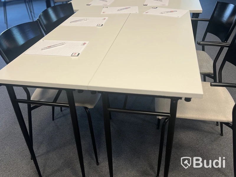 38 st konferensbord/skrivbord, vit laminat, svarta metallben
