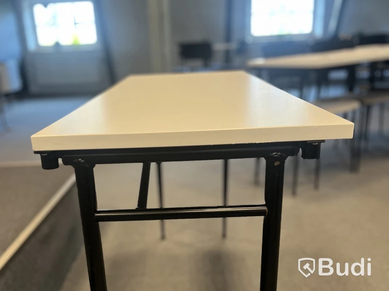 38 st konferensbord/skrivbord, vit laminat, svarta metallben
