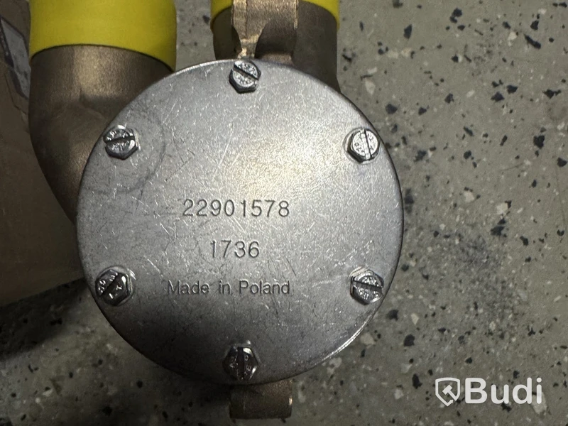 Volvo seawater pump with pulley