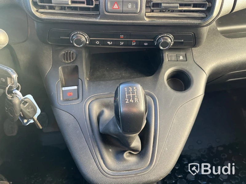 Skåpbil Peugeot Partner -2019 | 10853 mil | Dragkrok