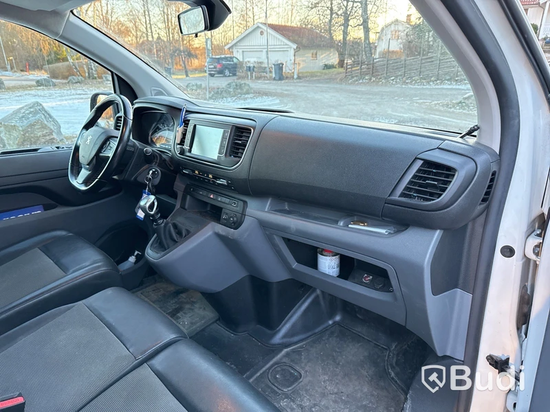 Skåpbil Peugeot Expert BlueHDi Skåp (122hk) -2019, 4400 mil, mycket material ingår!