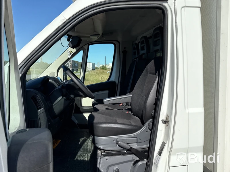 Peugeot Boxer 335 volymskåp med bakgavellyft  (163hk) -2019, Endast 7500 mil!