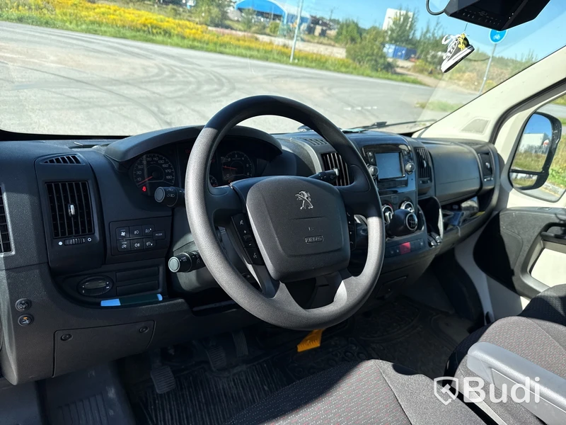 Peugeot Boxer 335 volymskåp med bakgavellyft  (163hk) -2019, Endast 7500 mil!