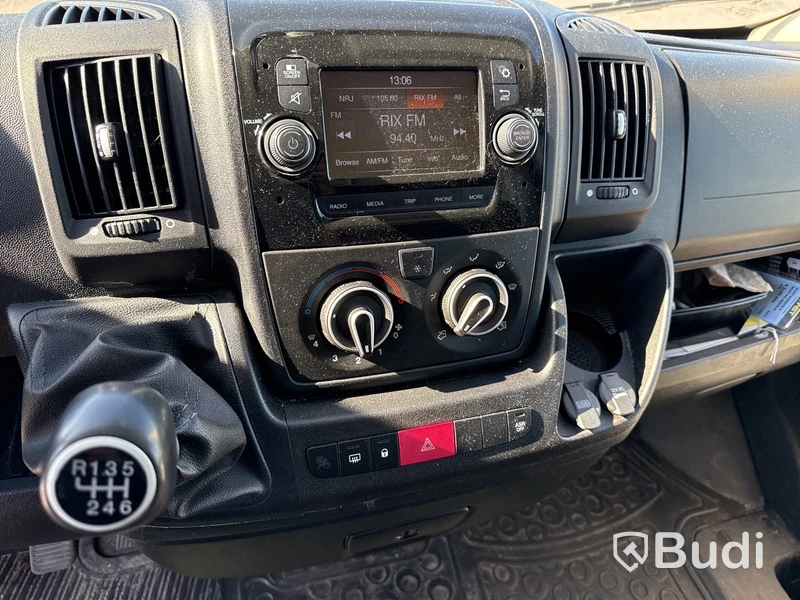 Peugeot Boxer 335 volymskåp med bakgavellyft  (163hk) -2019, Endast 7500 mil!