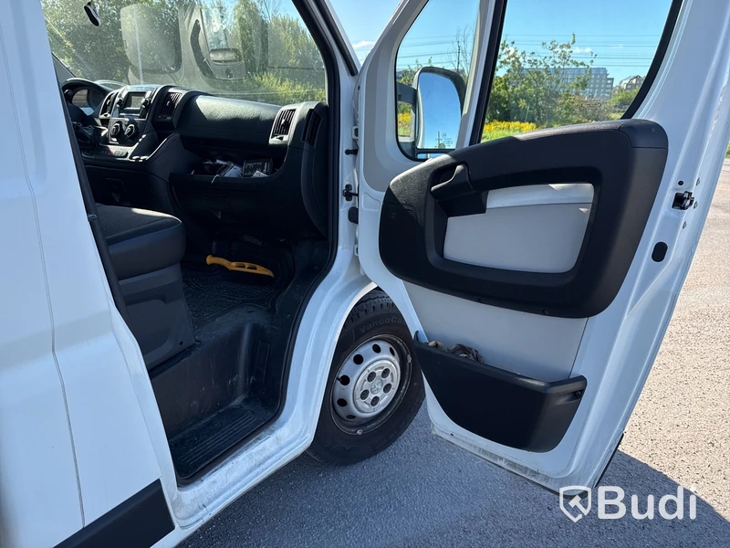 Peugeot Boxer 335 volymskåp med bakgavellyft  (163hk) -2019, Endast 7500 mil!