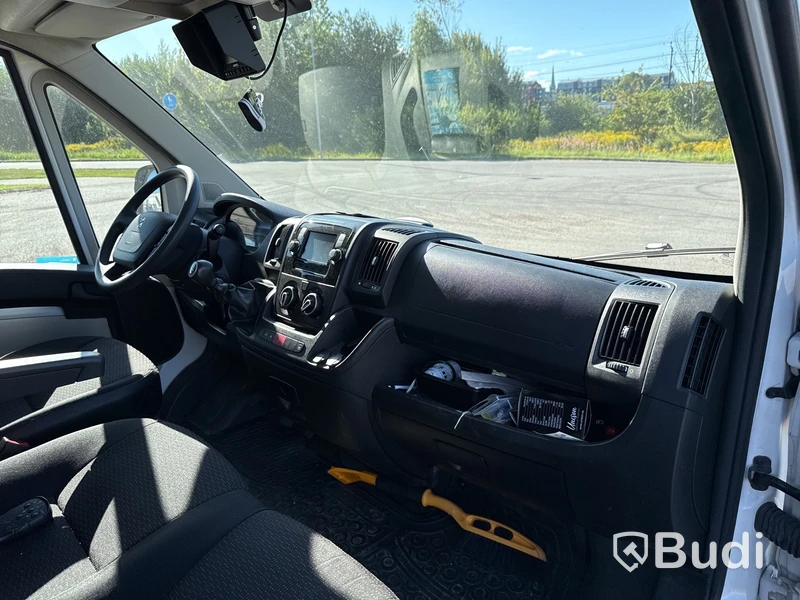 Peugeot Boxer 335 volymskåp med bakgavellyft  (163hk) -2019, Endast 7500 mil!