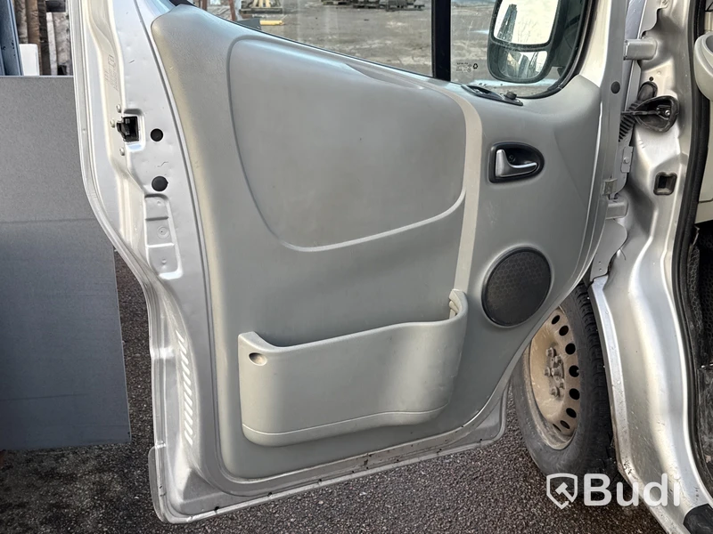 Opel Vivaro 2.5 CDTI | 146 hk | 2011 | Reparationsobjekt
