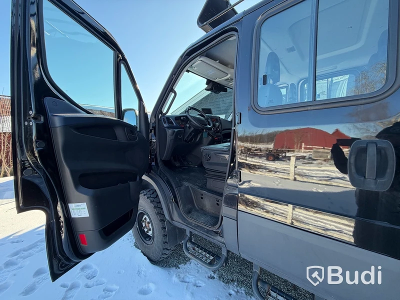 Terrängbil Iveco Daily 4x4 inredd arbetsbil -2018