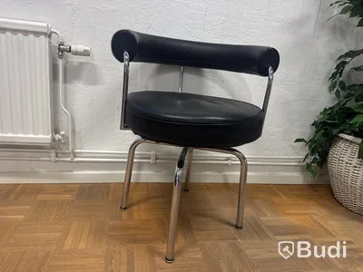 Kontorsstol, snurrbar med kråmade ben och skinnklädsel