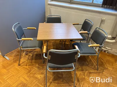Bord inkl. 5 st. stolar