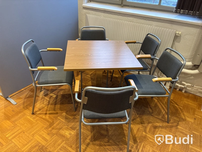 Bord inkl. 5 st. stolar
