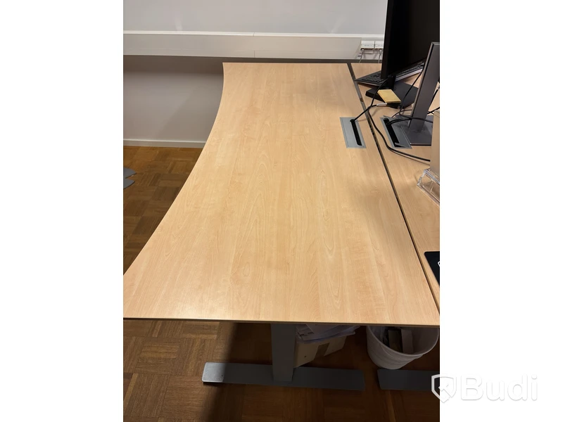 Höj-och sänkbart skrivbord