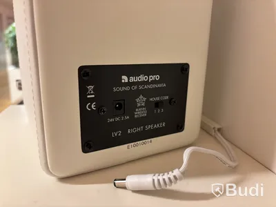 TV Samsung 46 tum, inkl. skåp och högtalare Audio Pro LV2