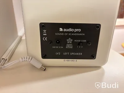 TV Samsung 46 tum, inkl. skåp och högtalare Audio Pro LV2