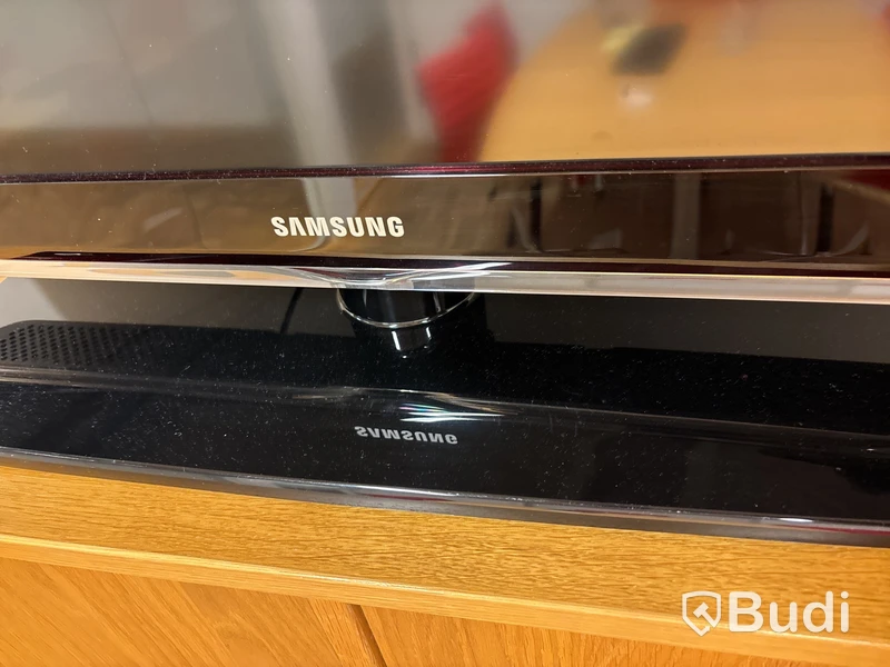 TV Samsung 46 tum, inkl. skåp och högtalare Audio Pro LV2
