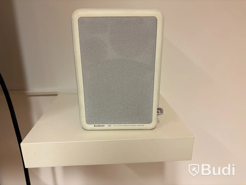 TV Samsung 46 tum, inkl. skåp och högtalare Audio Pro LV2