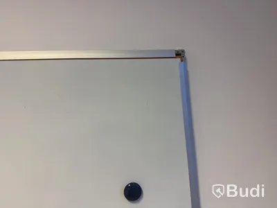 Whiteboard, vägghängd