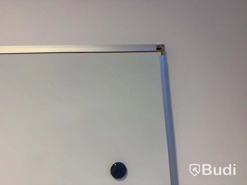 Whiteboard, vägghängd
