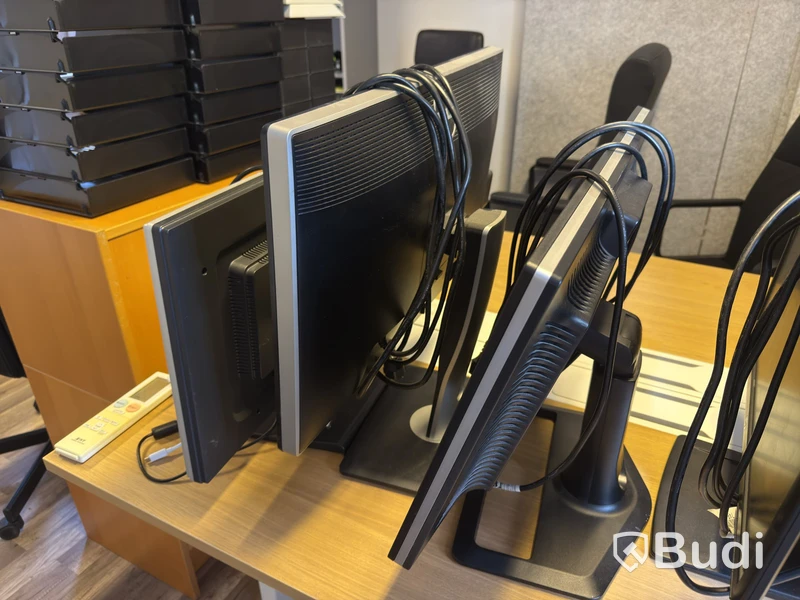 6 st äldre monitorer