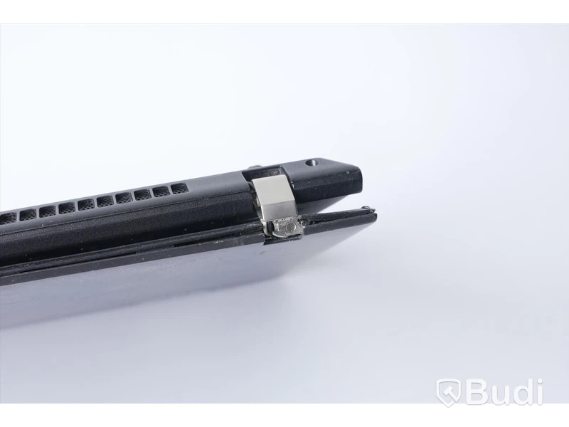 Bärbar dator – Lenovo E 31-70, inkl. laddare, OBS! Rensad, Inget OS, skadad skärm
