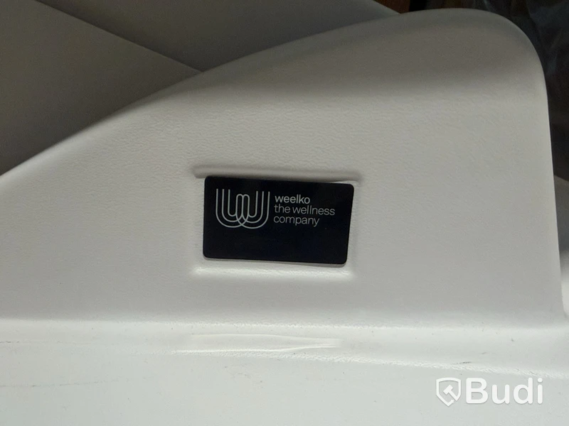 Weelko electric treatment table