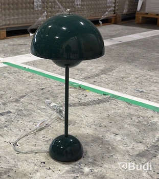 Flowerpot VP3-bordslampa, designad av Verner Panton från &Tradition, grön