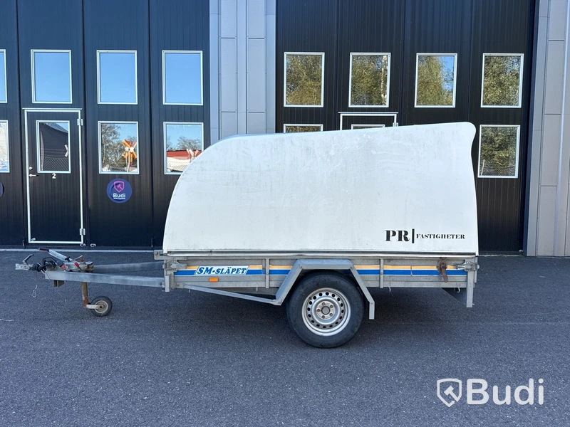 Bromsat kåpsläp SM-Släpet 1300 kg | 2017
