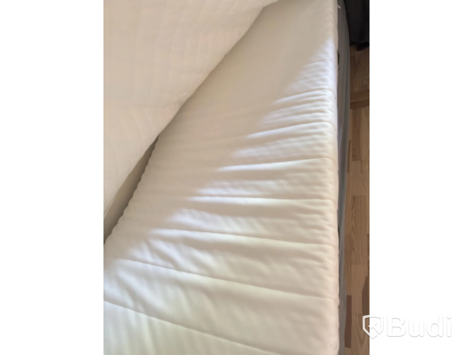 Contents of a fully furnished one-bedroom apartment - see all images for complete contents
