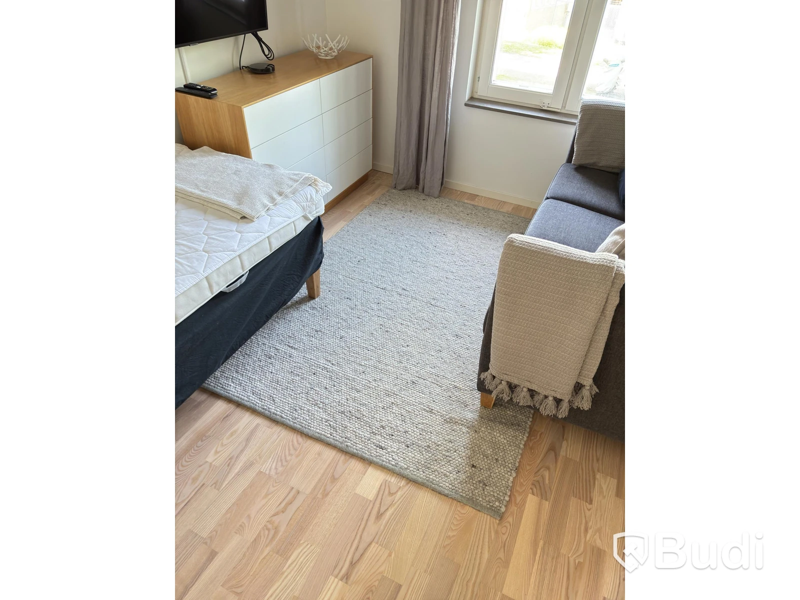 Contents of a fully furnished one-bedroom apartment - see all images for complete contents