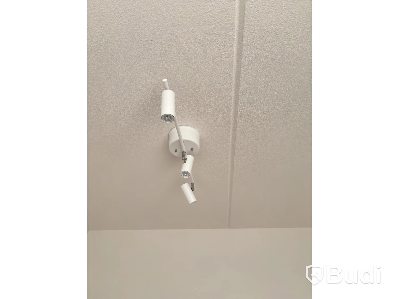 Contents of a fully furnished one-bedroom apartment - see all images for complete contents