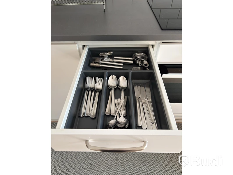 Inventarier till fullt möblerad tvårummare - se alla bilder för komplett innehåll