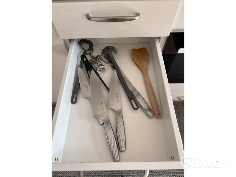 Inventarier till fullt möblerad tvårummare - se alla bilder för komplett innehåll