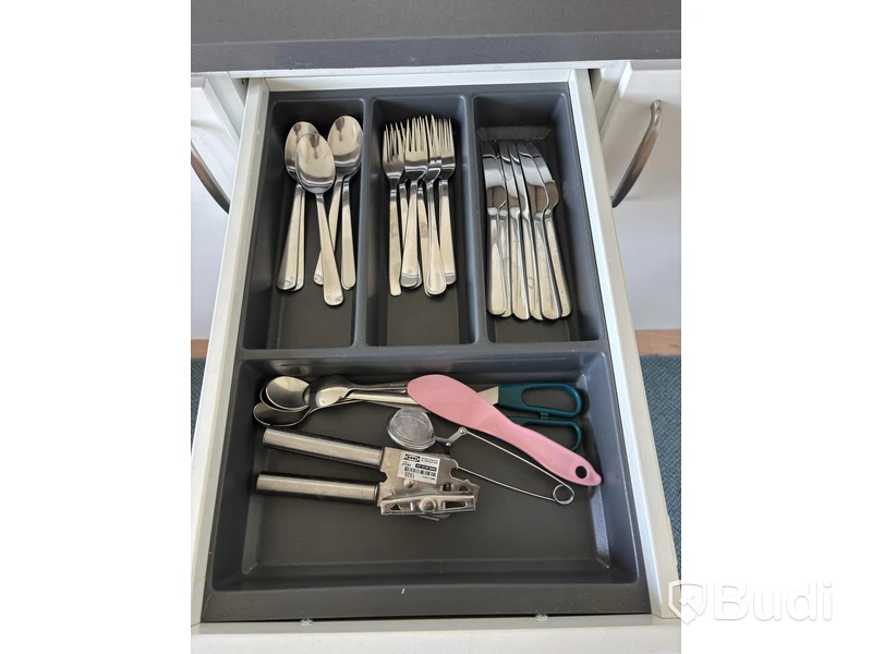 Inventarier till fullt möblerad trerummare - se alla bilder för komplett innehåll