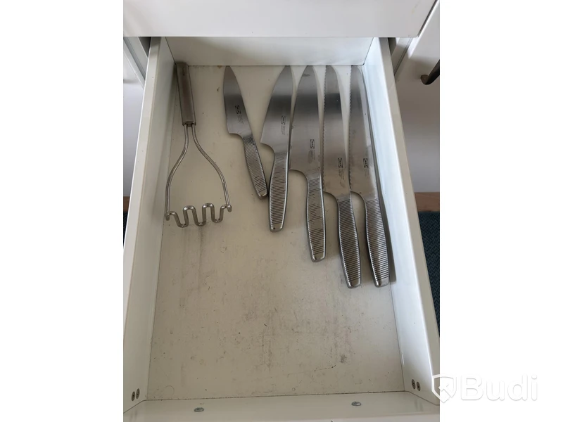 Inventarier till fullt möblerad trerummare - se alla bilder för komplett innehåll