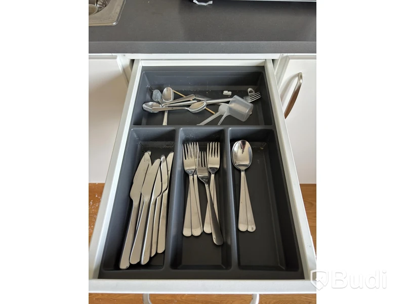 Inventarier till fullt möblerad trerummare - se alla bilder för komplett innehåll