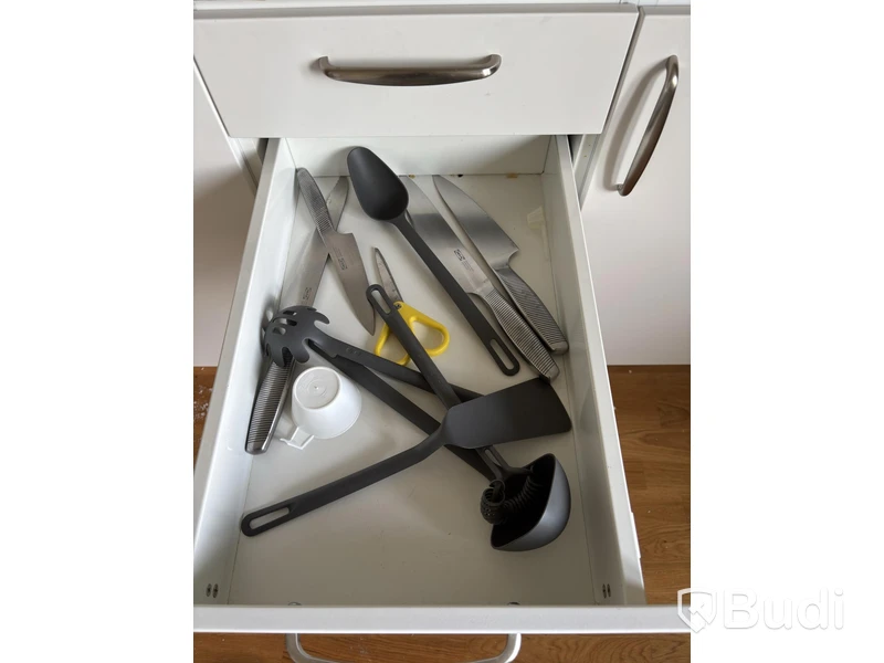 Inventarier till fullt möblerad trerummare - se alla bilder för komplett innehåll