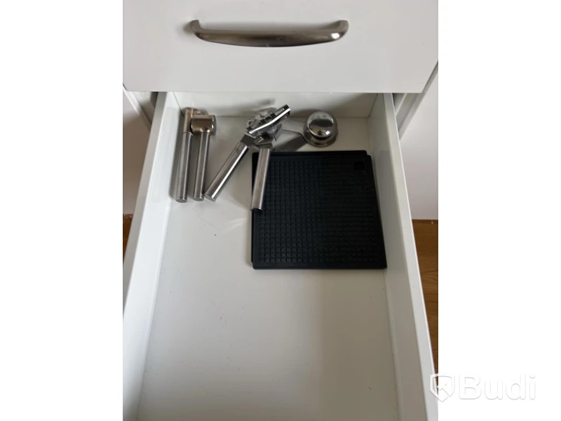 Inventarier till fullt möblerad trerummare - se alla bilder för komplett innehåll
