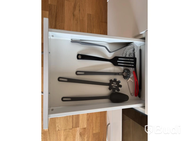 Inventarier till fullt möblerad tvårummare - se alla bilder för komplett innehåll