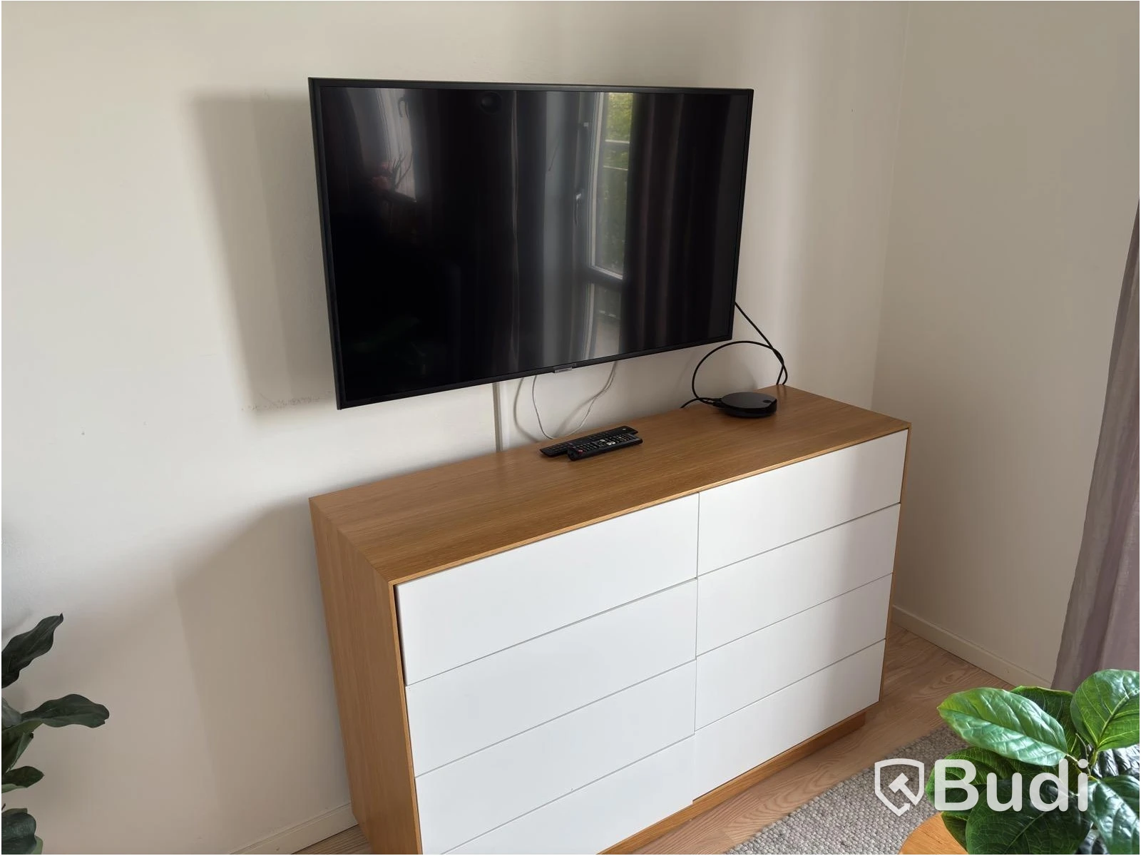 Contents of a fully furnished one-bedroom apartment - see all photos for complete contents