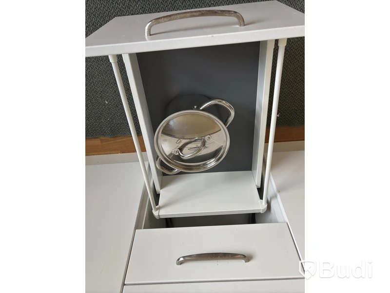 Inventarier till fullt möblerad trerummare - se alla bilder för komplett innehåll
