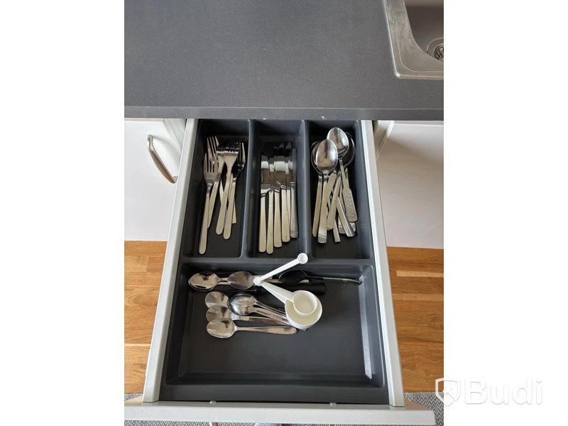 Inventarier till fullt möblerad tvårummare - se alla bilder för komplett innehåll