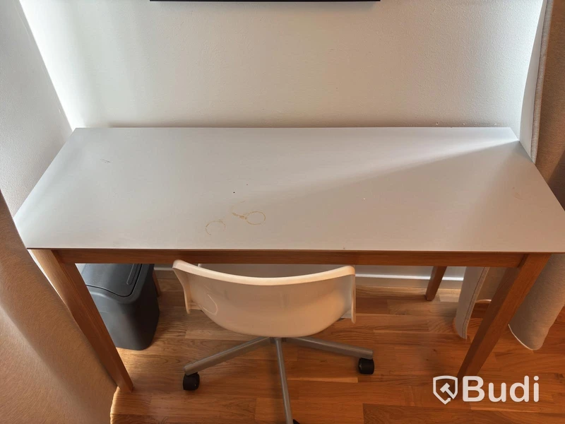 Contents from a fully furnished three-room apartment - see all images for full contents