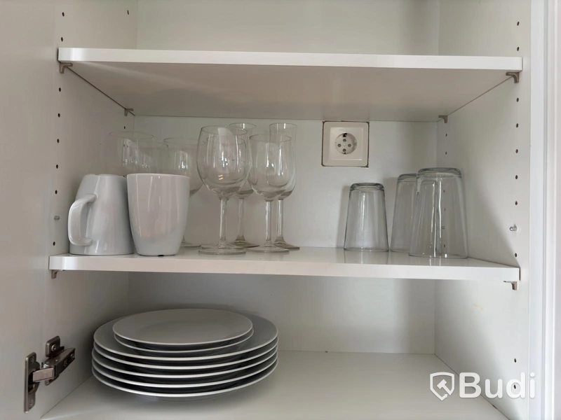 Contents from a fully furnished three-room apartment - see all images for full contents