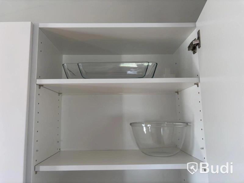 Contents from a fully furnished three-room apartment - see all images for full contents