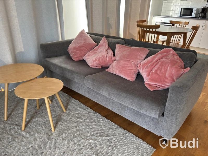 Contents from a fully furnished three-room apartment - see all images for full contents