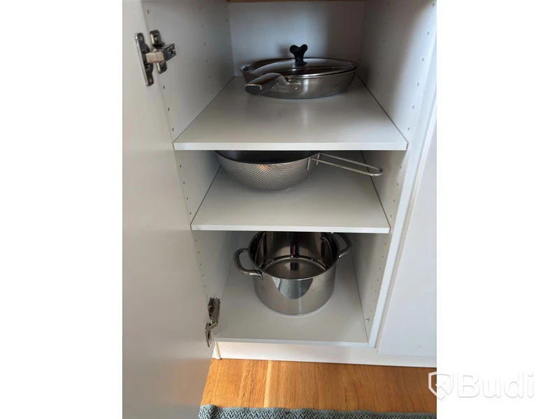 Contents from a fully furnished three-room apartment - see all images for full contents
